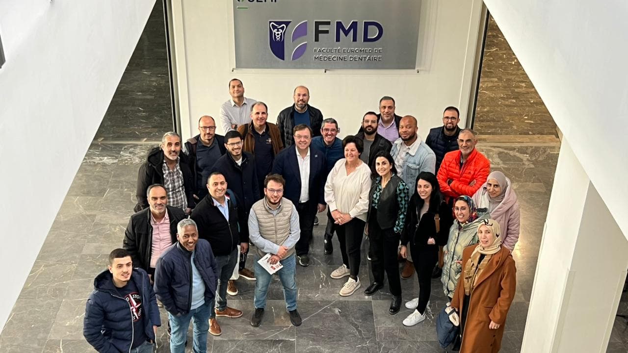 Photo de groupe lors d'une rencontre scientifique